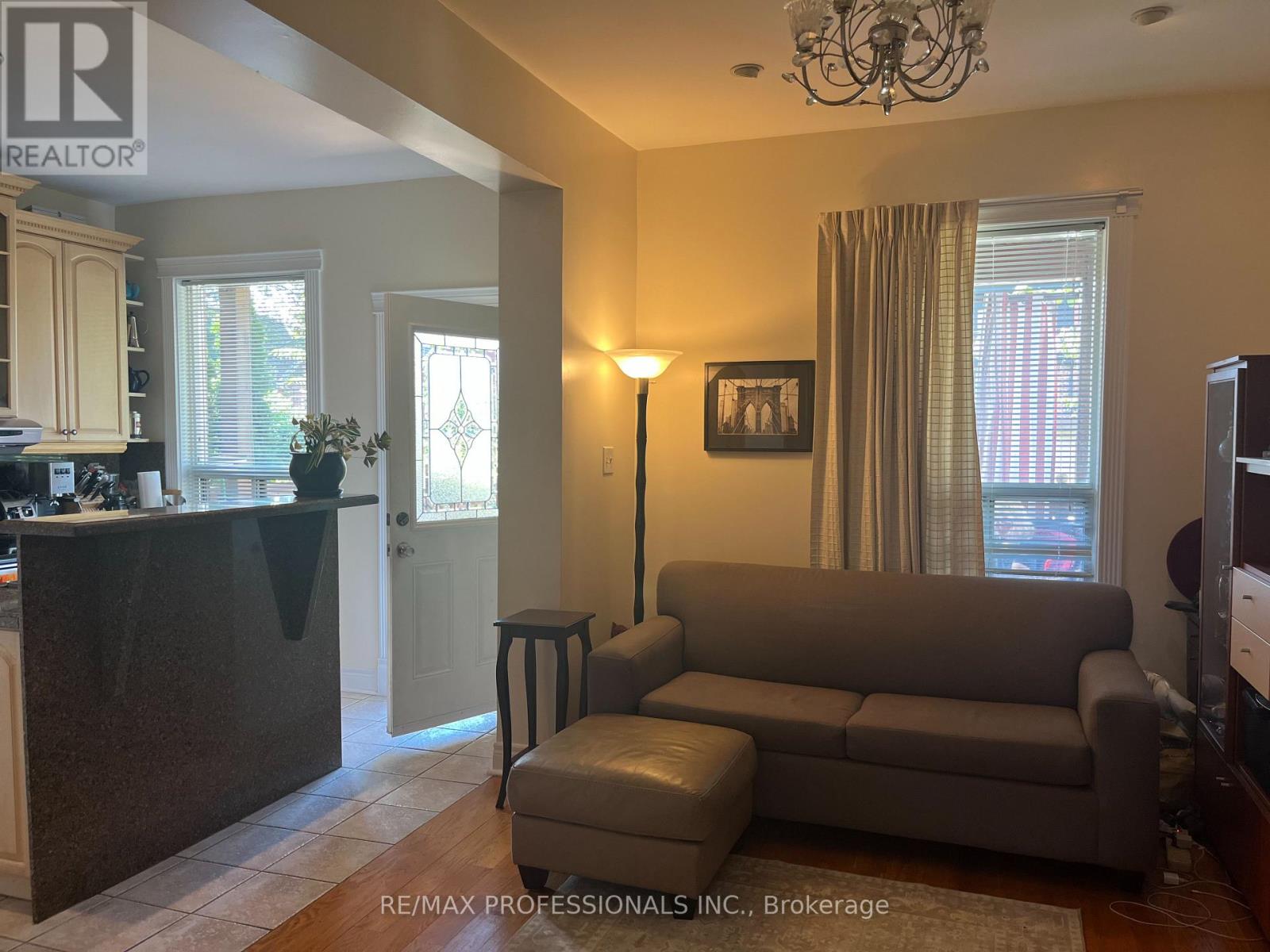 MAIN - 282 KEELE STREET