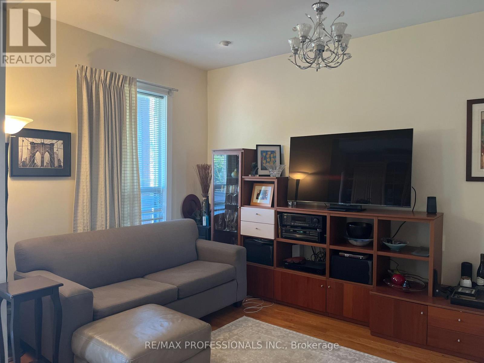 Main - 282 Keele Street, Toronto, Ontario M6P 2K4 - Photo 3 - W13824452
