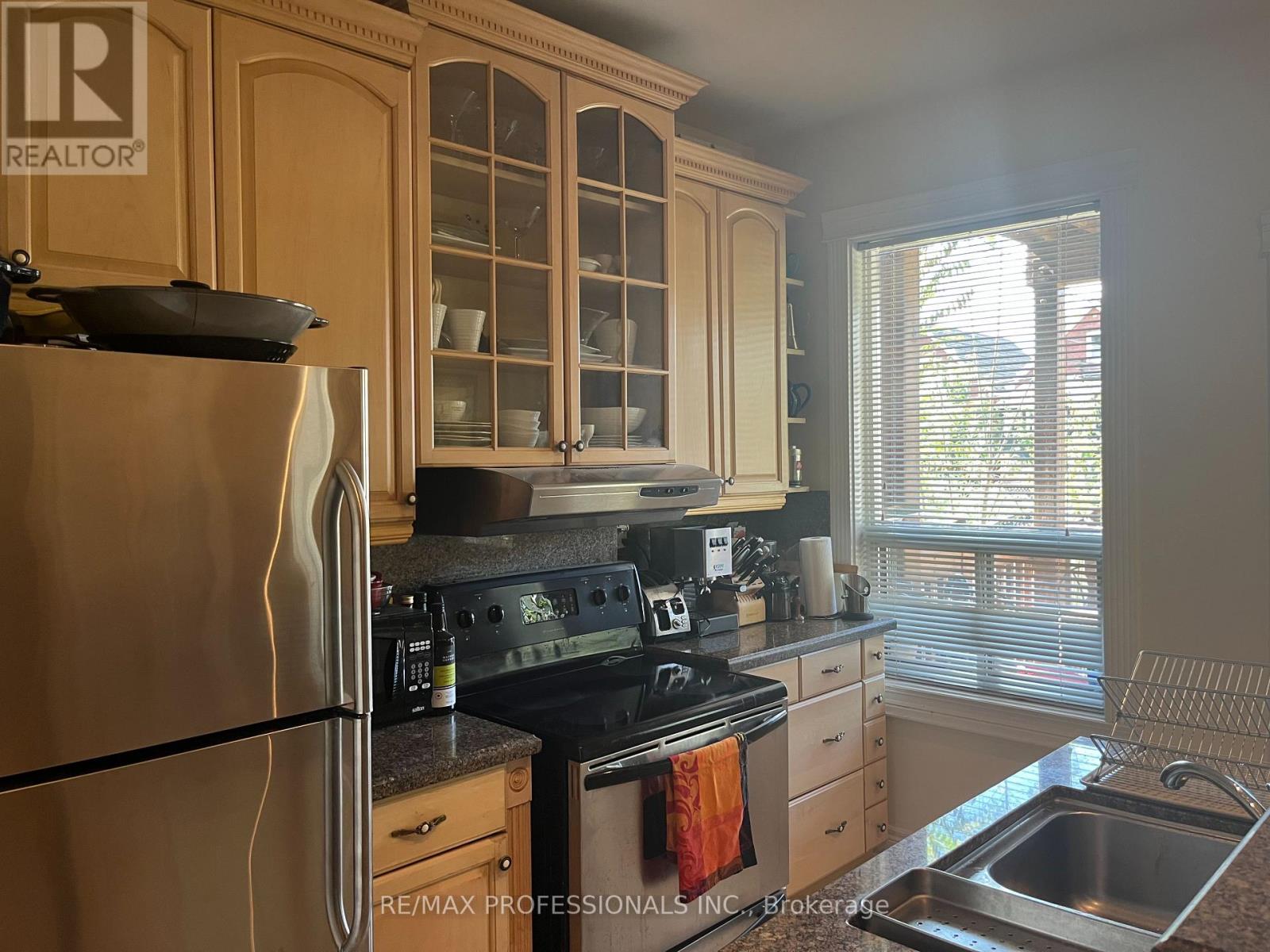 Main - 282 Keele Street, Toronto, Ontario M6P 2K4 - Photo 5 - W13824452