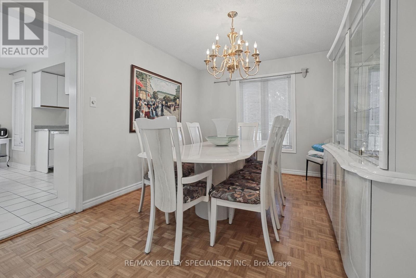 1099 Thoresby Drive, Oakville, Ontario  L6J 7M6 - Photo 13 - W13824486