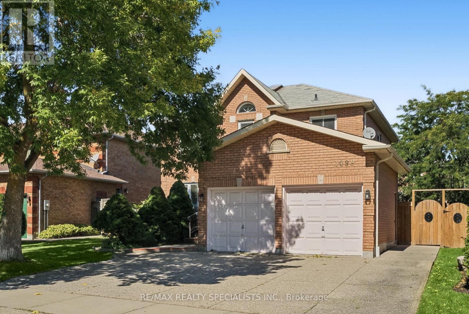 1099 Thoresby Drive, Oakville, Ontario  L6J 7M6 - Photo 2 - W13824486