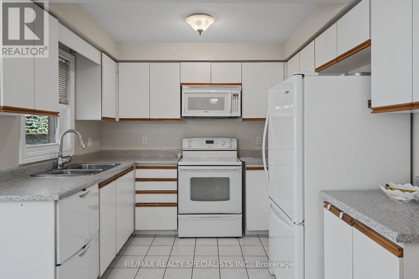 1099 Thoresby Drive, Oakville, Ontario  L6J 7M6 - Photo 23 - W13824486