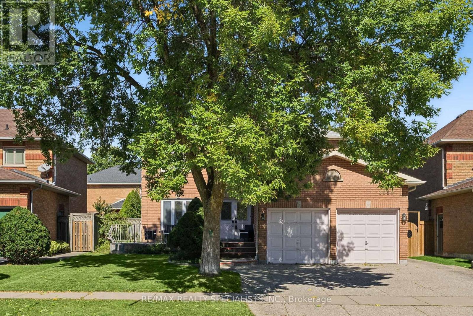 1099 Thoresby Drive, Oakville, Ontario  L6J 7M6 - Photo 3 - W13824486