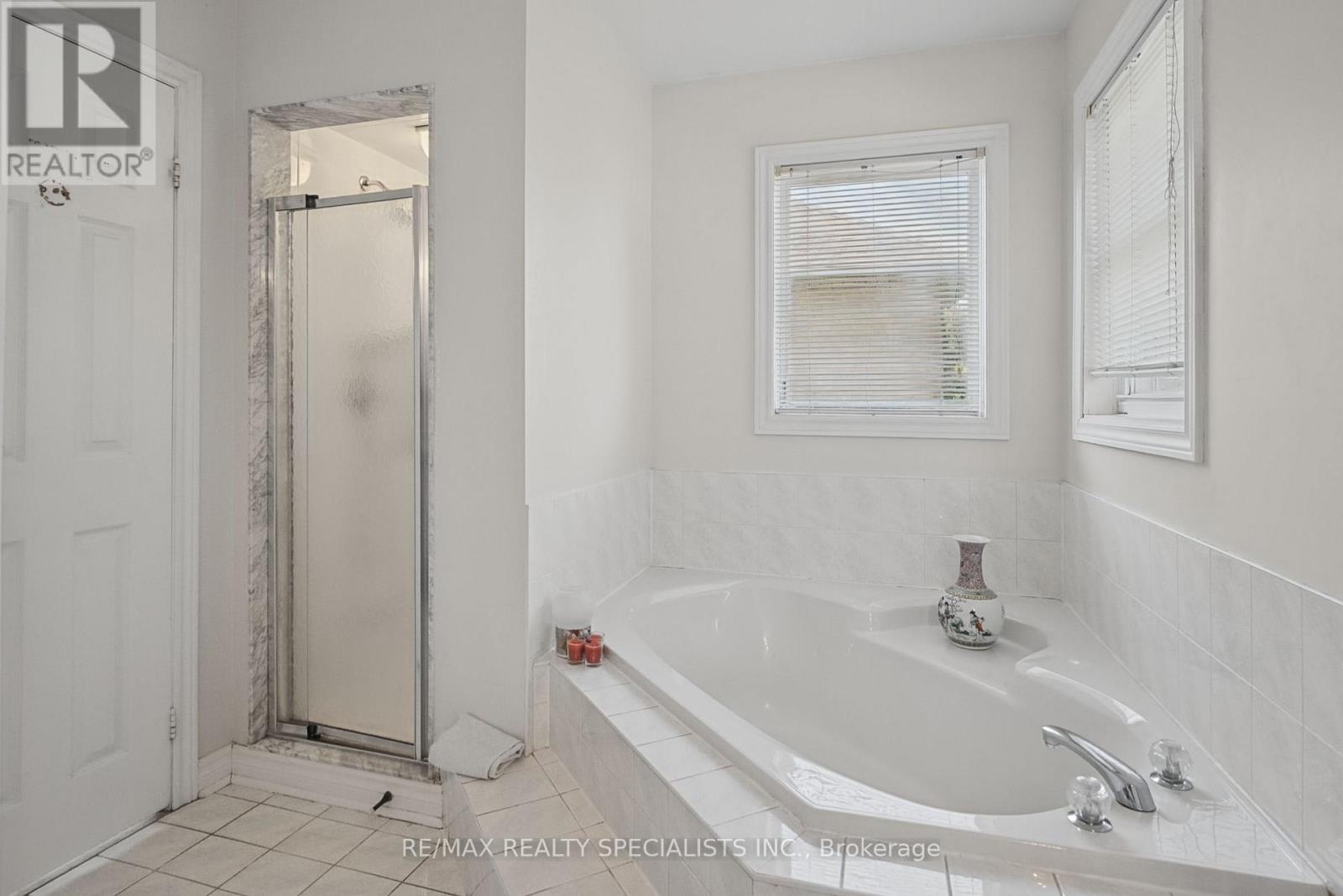 1099 Thoresby Drive, Oakville, Ontario  L6J 7M6 - Photo 32 - W13824486