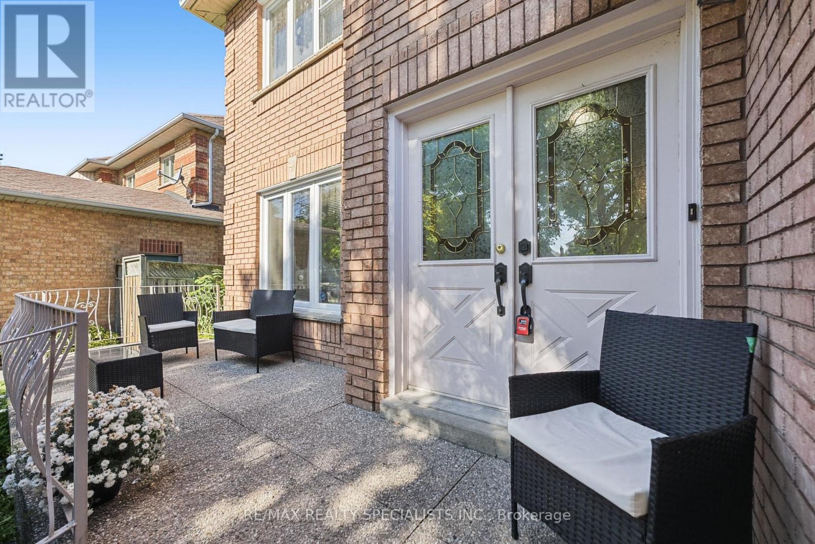 1099 Thoresby Drive, Oakville, Ontario  L6J 7M6 - Photo 5 - W13824486