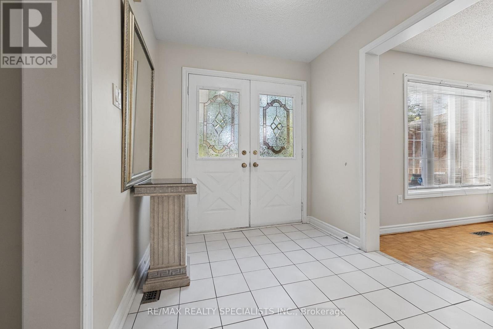 1099 Thoresby Drive, Oakville, Ontario  L6J 7M6 - Photo 7 - W13824486
