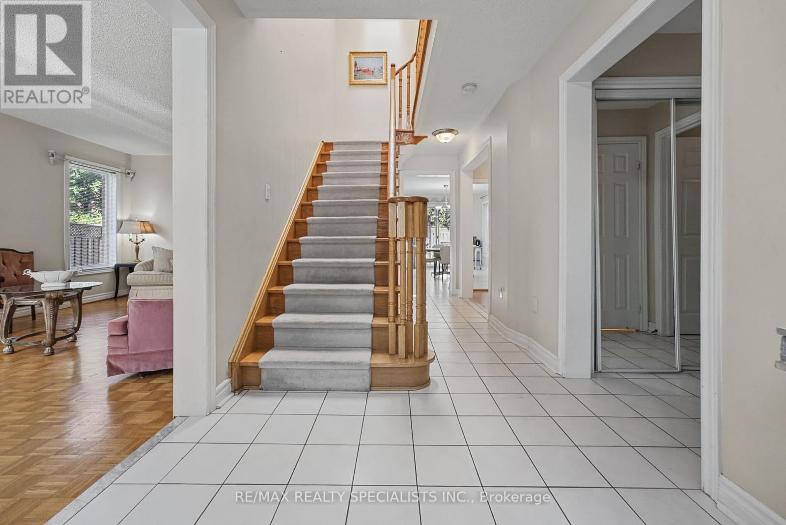 1099 Thoresby Drive, Oakville, Ontario  L6J 7M6 - Photo 8 - W13824486