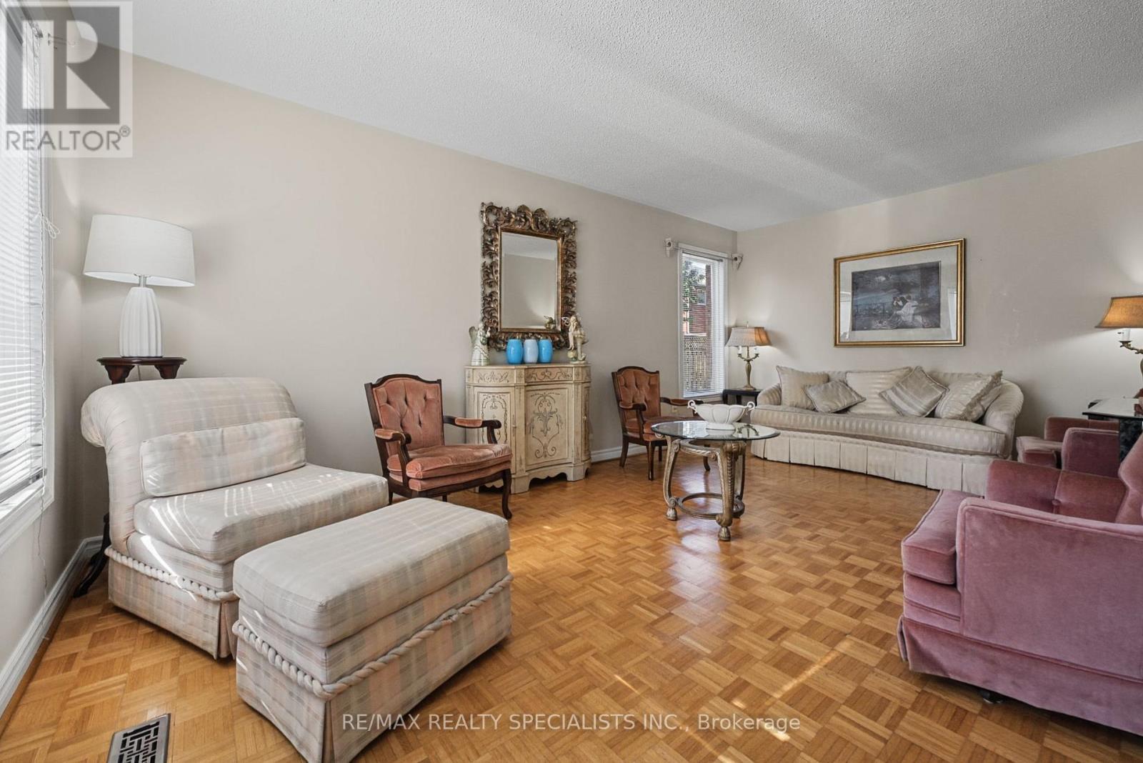 1099 Thoresby Drive, Oakville, Ontario  L6J 7M6 - Photo 9 - W13824486