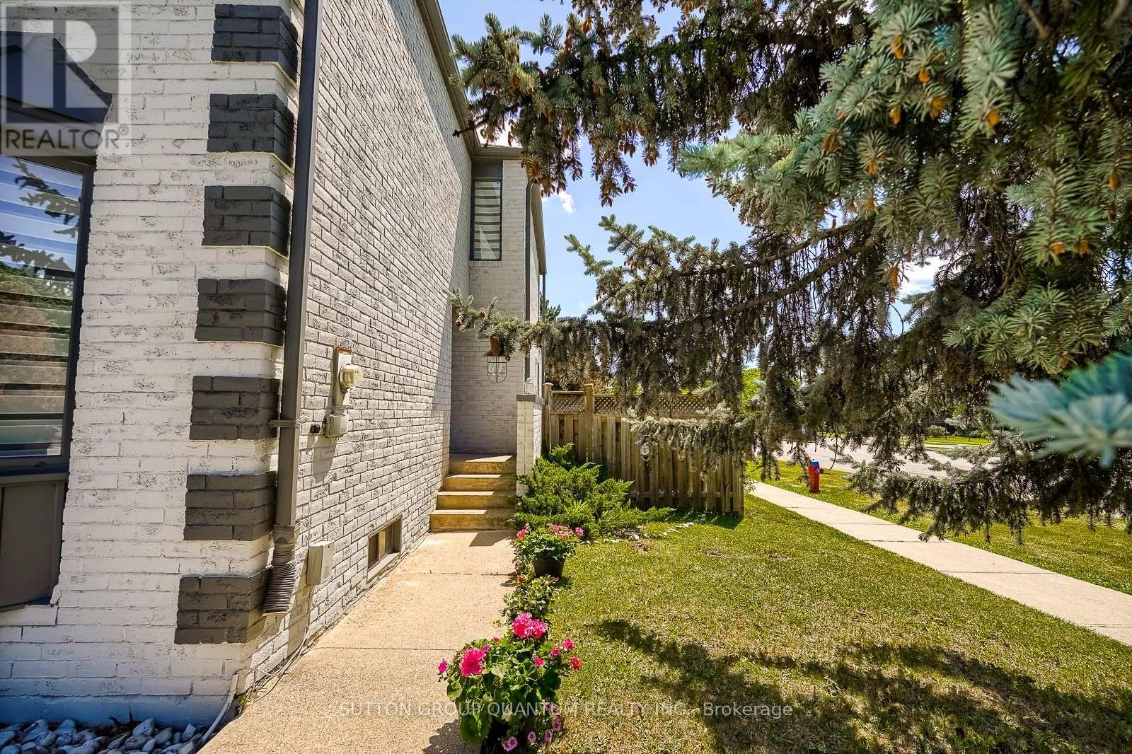 1279 Hedgestone Crescent S, Oakville, Ontario  L6M 1X9 - Photo 11 - W13824576