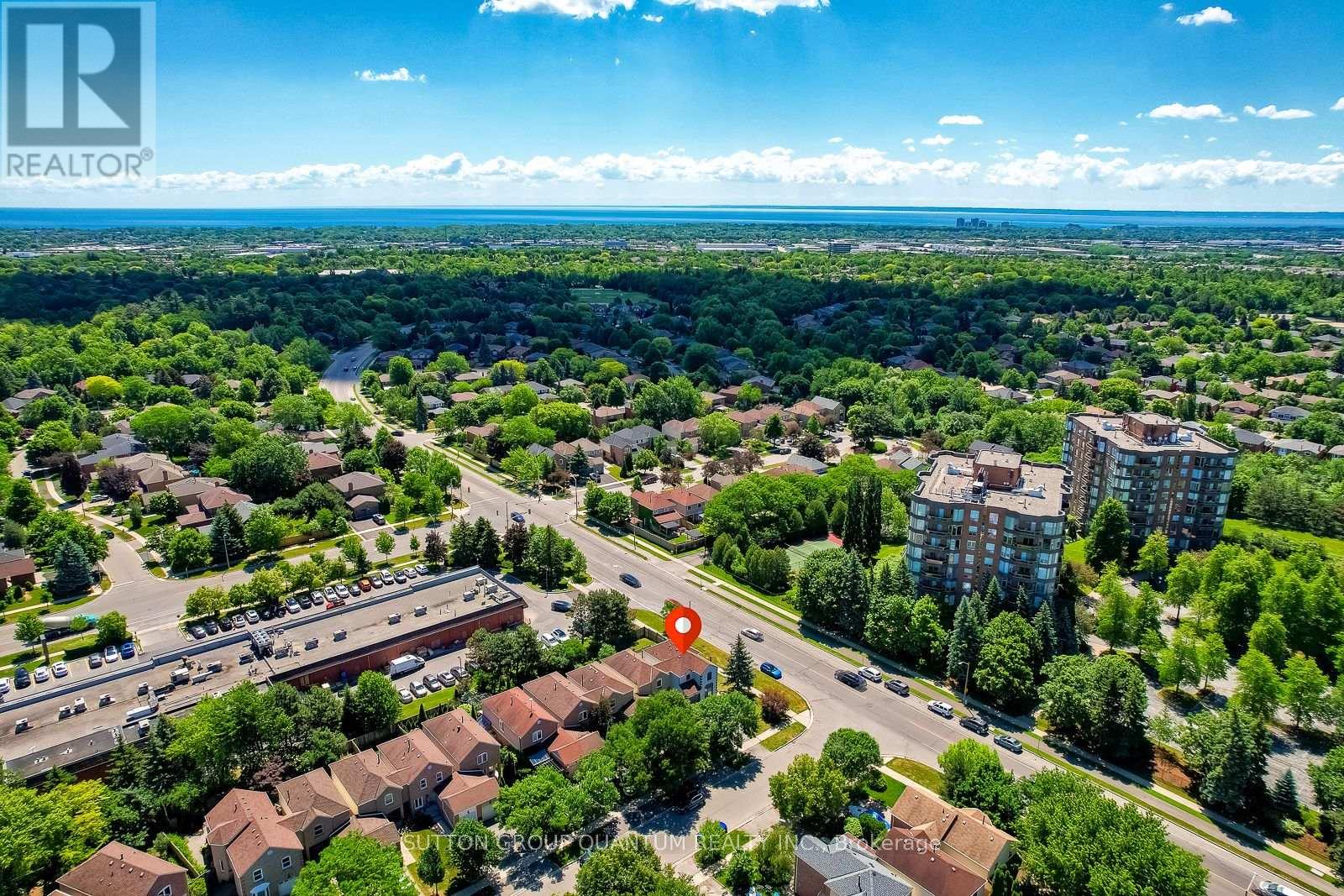 1279 Hedgestone Crescent S, Oakville, Ontario  L6M 1X9 - Photo 2 - W13824576