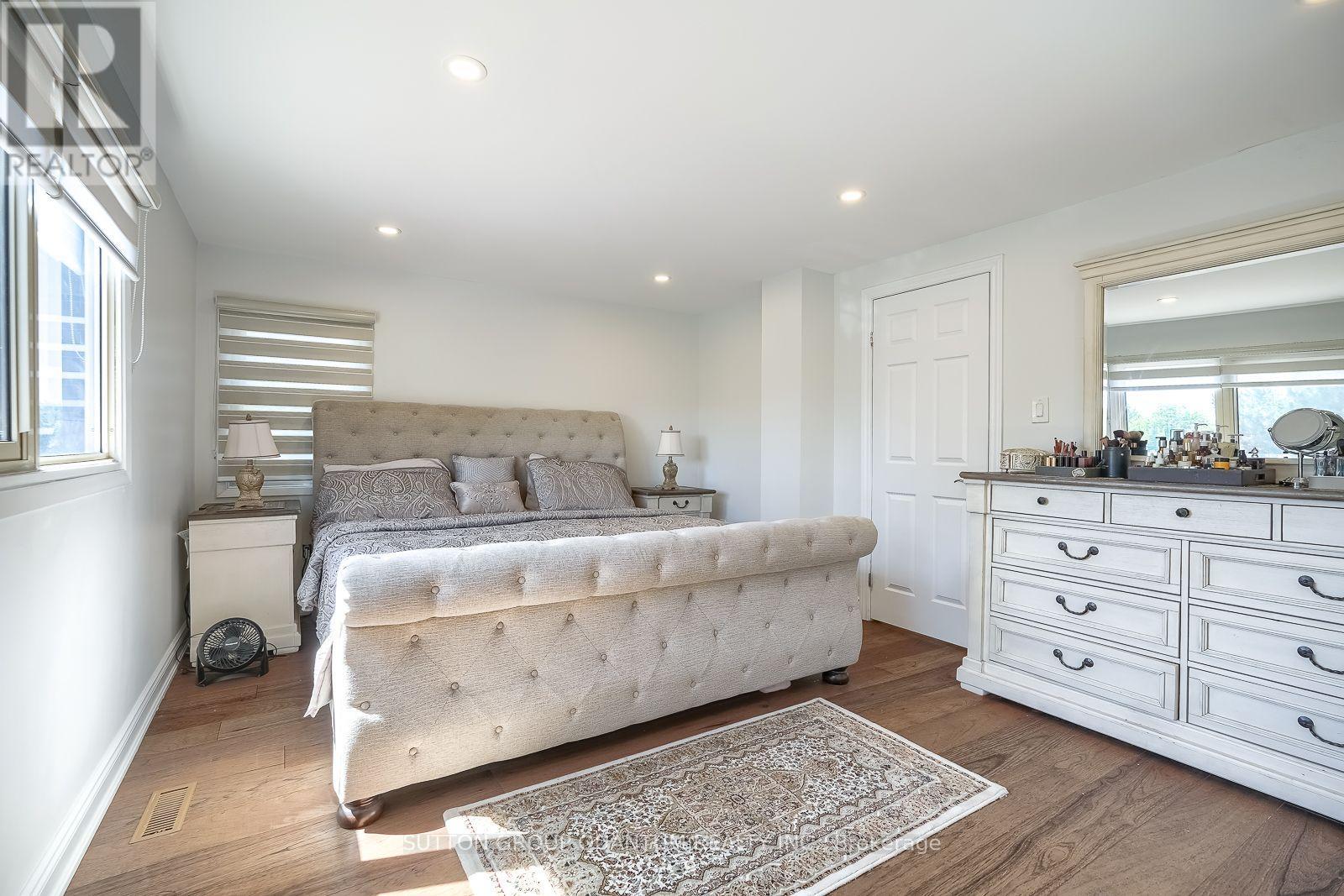 1279 Hedgestone Crescent S, Oakville, Ontario  L6M 1X9 - Photo 31 - W13824576