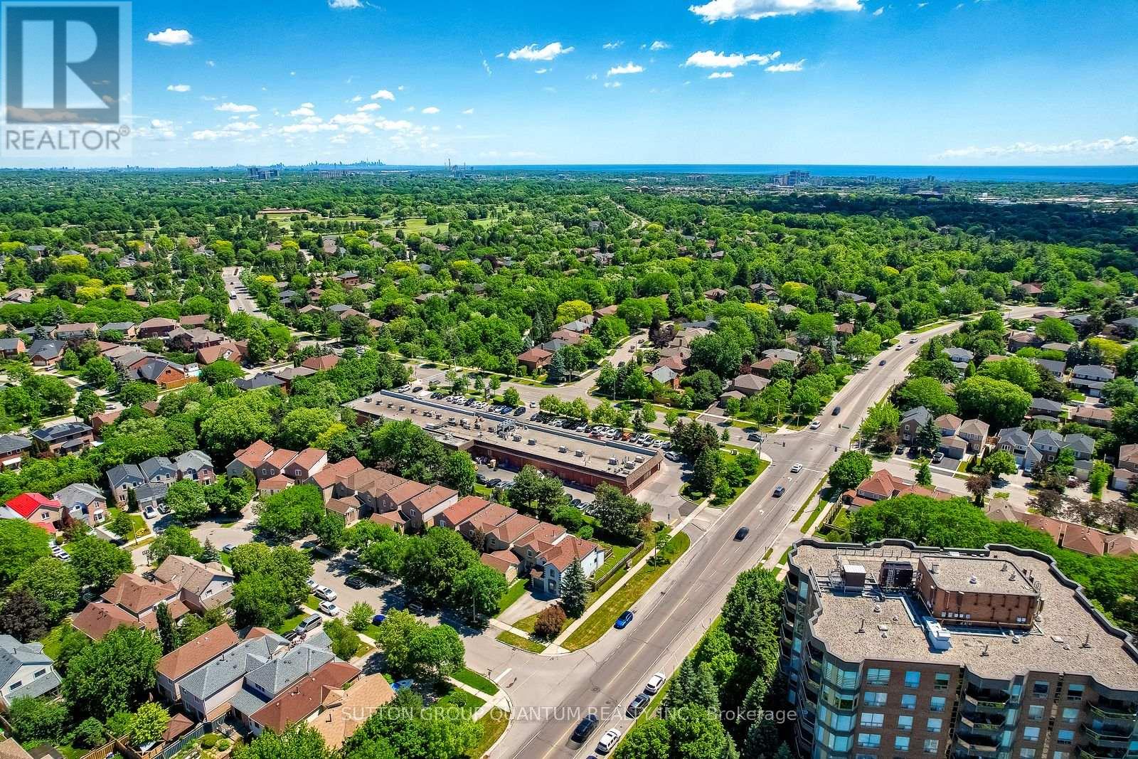 1279 Hedgestone Crescent S, Oakville, Ontario  L6M 1X9 - Photo 5 - W13824576