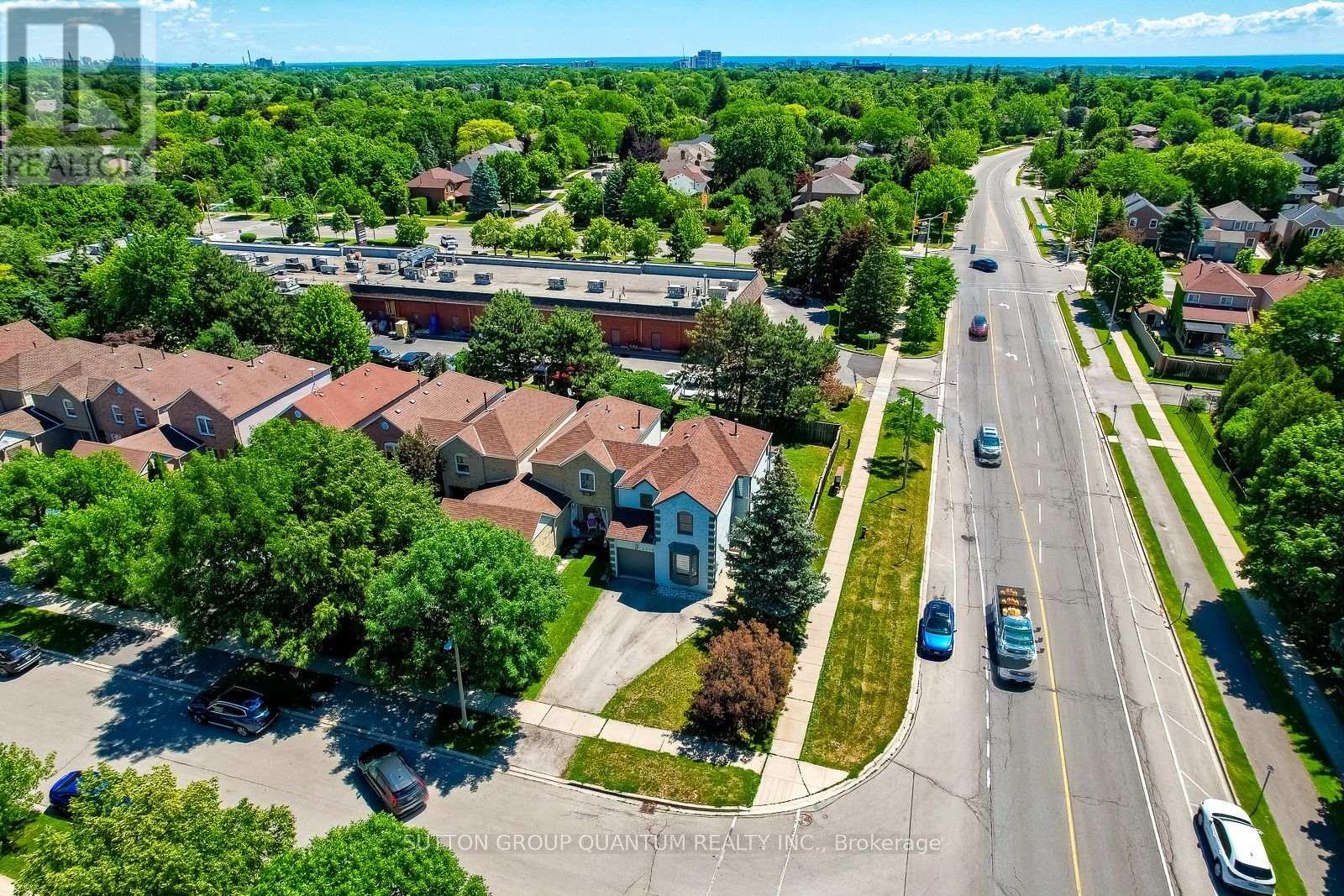 1279 Hedgestone Crescent S, Oakville, Ontario  L6M 1X9 - Photo 6 - W13824576