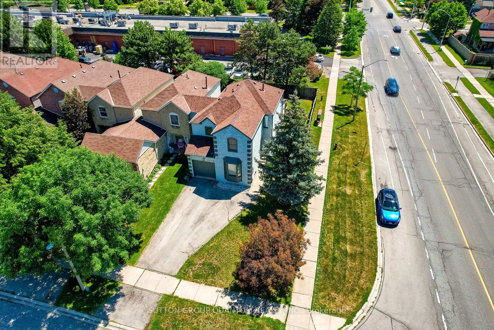 1279 Hedgestone Crescent S, Oakville, Ontario  L6M 1X9 - Photo 7 - W13824576