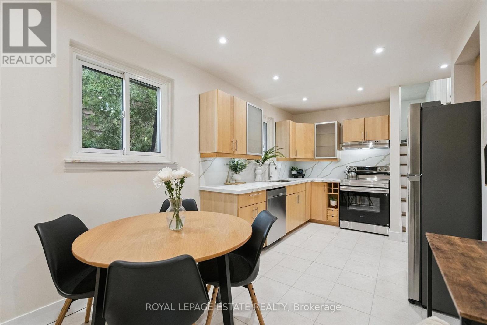 3325 Strabane Drive, Mississauga, Ontario  L5C 1W9 - Photo 10 - W13824612