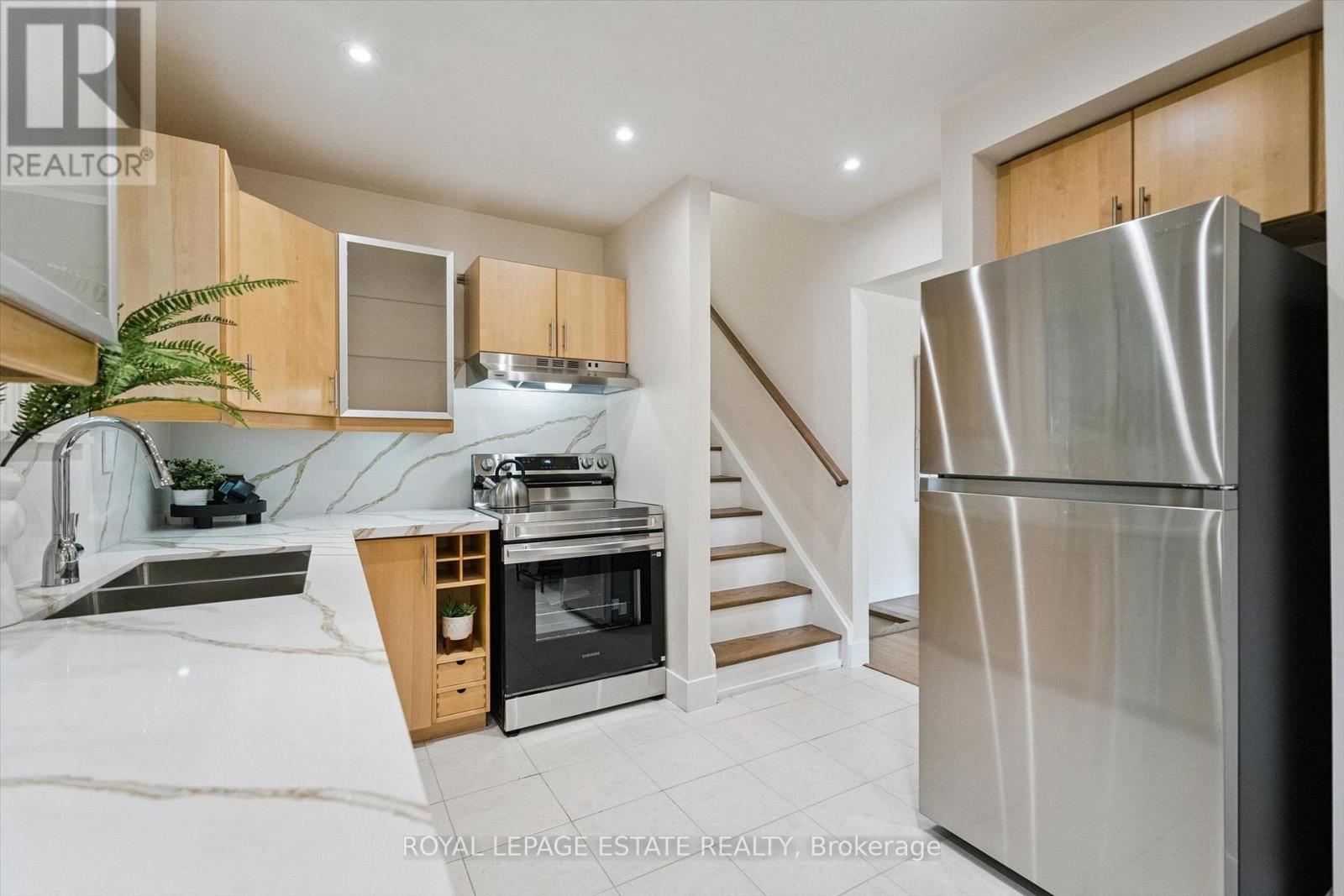 3325 Strabane Drive, Mississauga, Ontario  L5C 1W9 - Photo 13 - W13824612