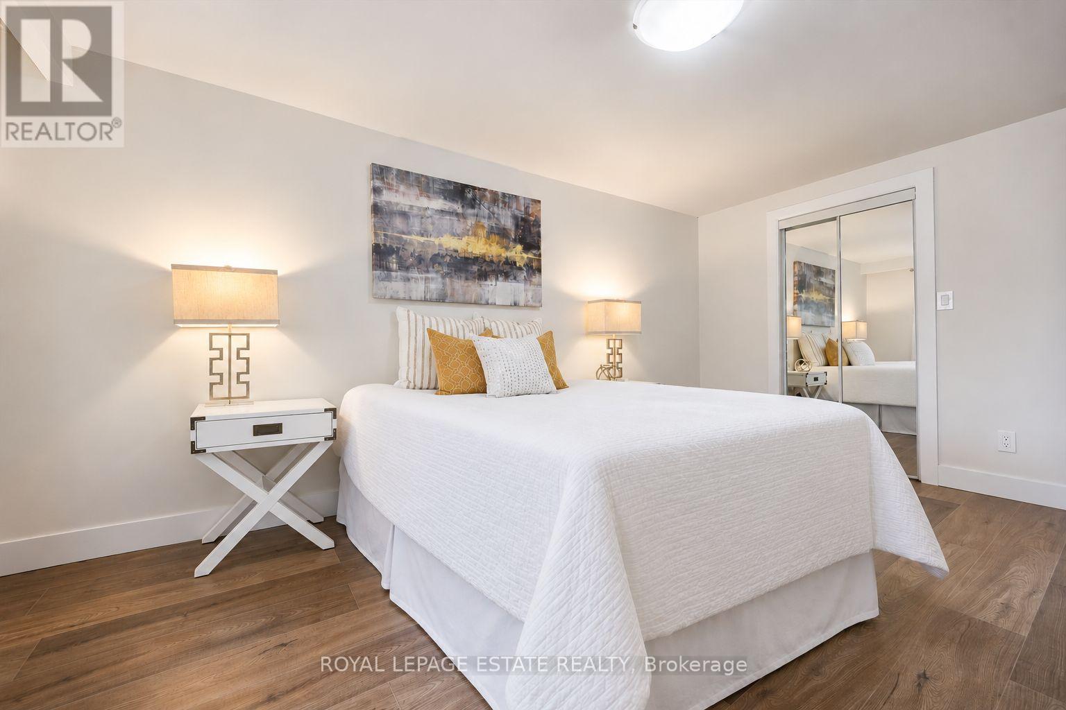 3325 Strabane Drive, Mississauga, Ontario  L5C 1W9 - Photo 16 - W13824612
