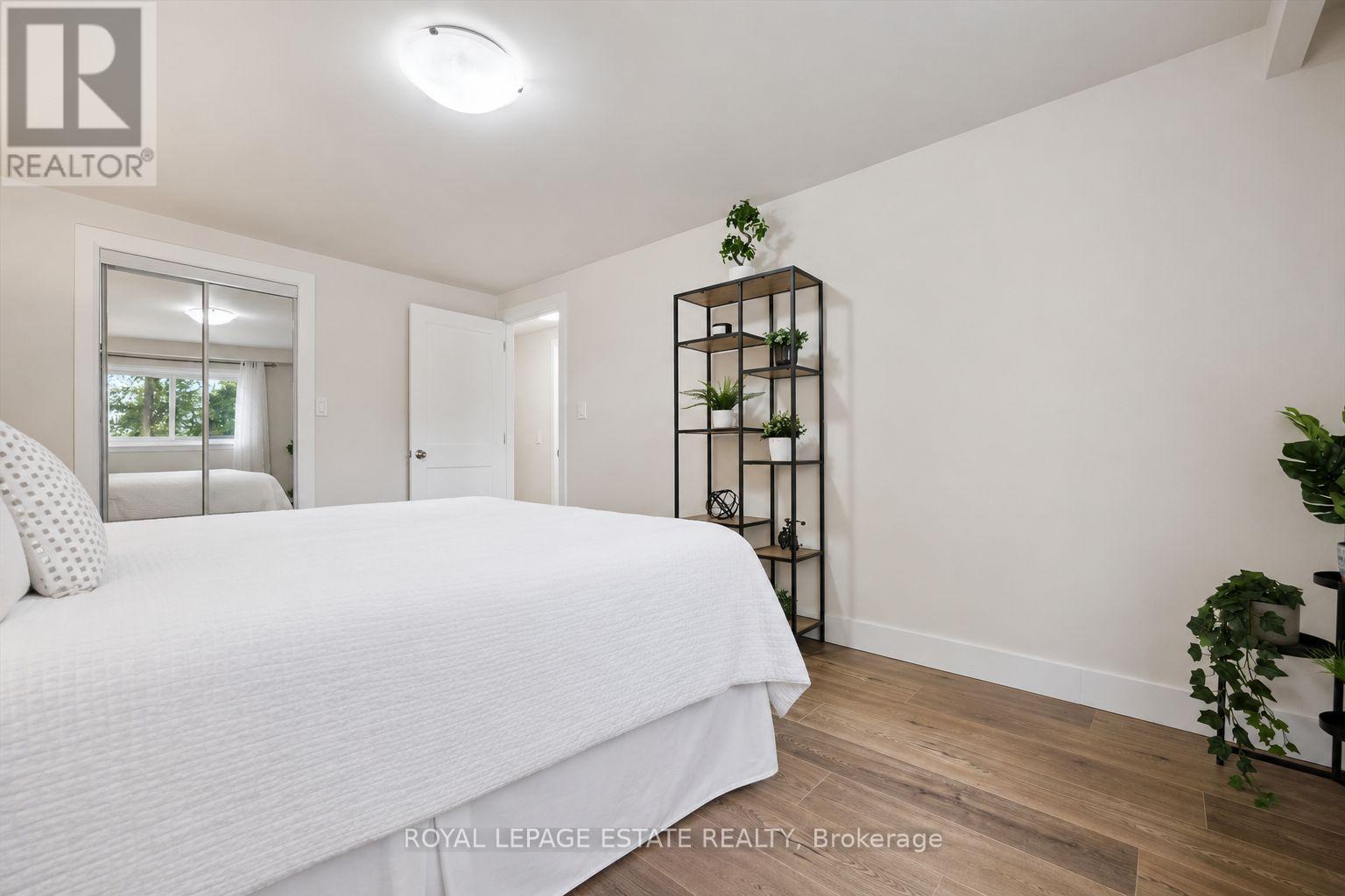 3325 Strabane Drive, Mississauga, Ontario  L5C 1W9 - Photo 18 - W13824612