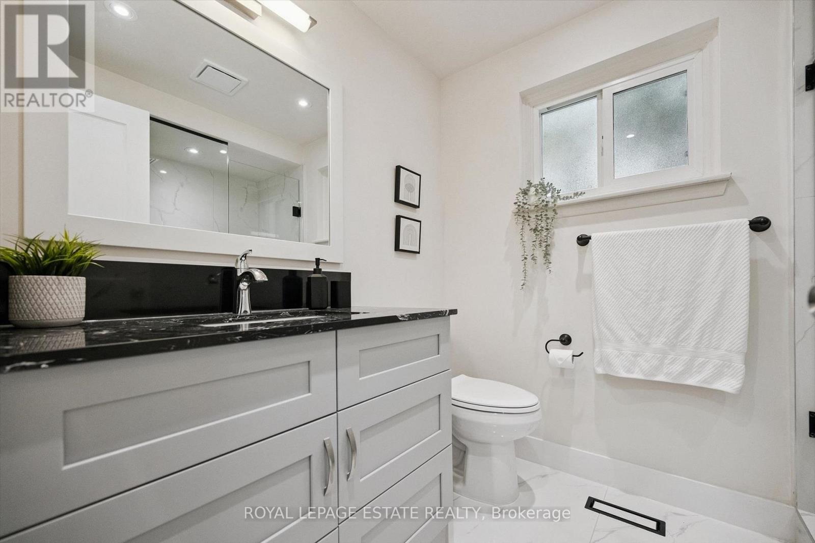 3325 Strabane Drive, Mississauga, Ontario  L5C 1W9 - Photo 21 - W13824612