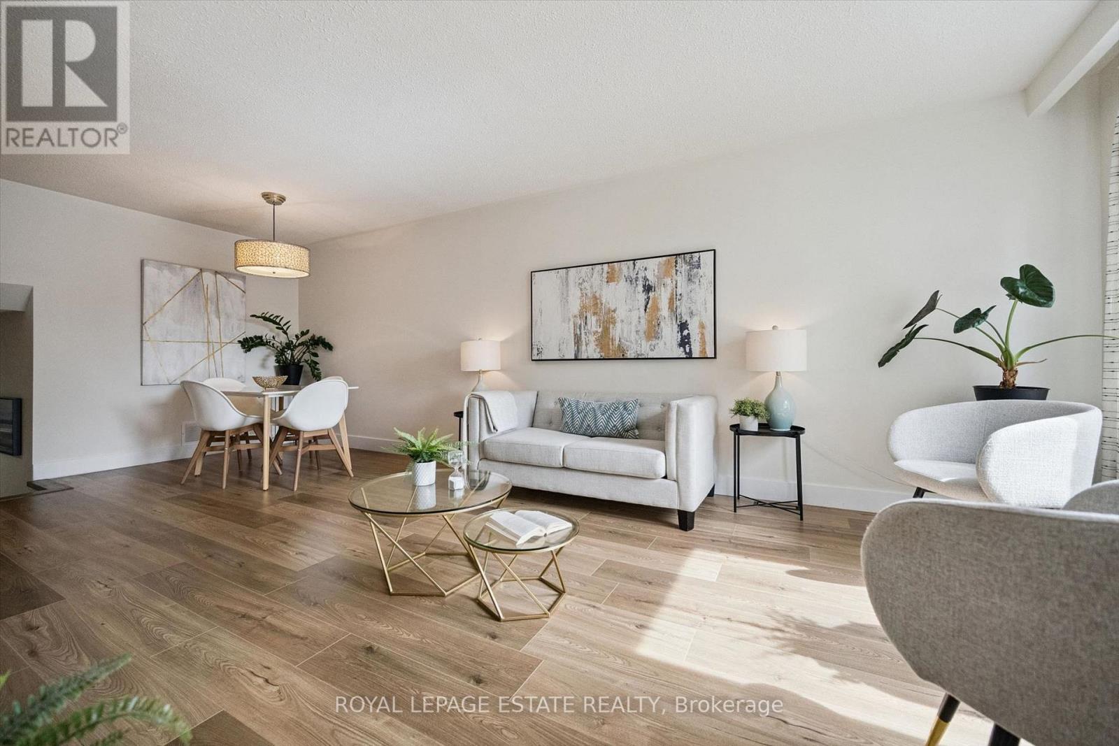 3325 Strabane Drive, Mississauga, Ontario  L5C 1W9 - Photo 4 - W13824612