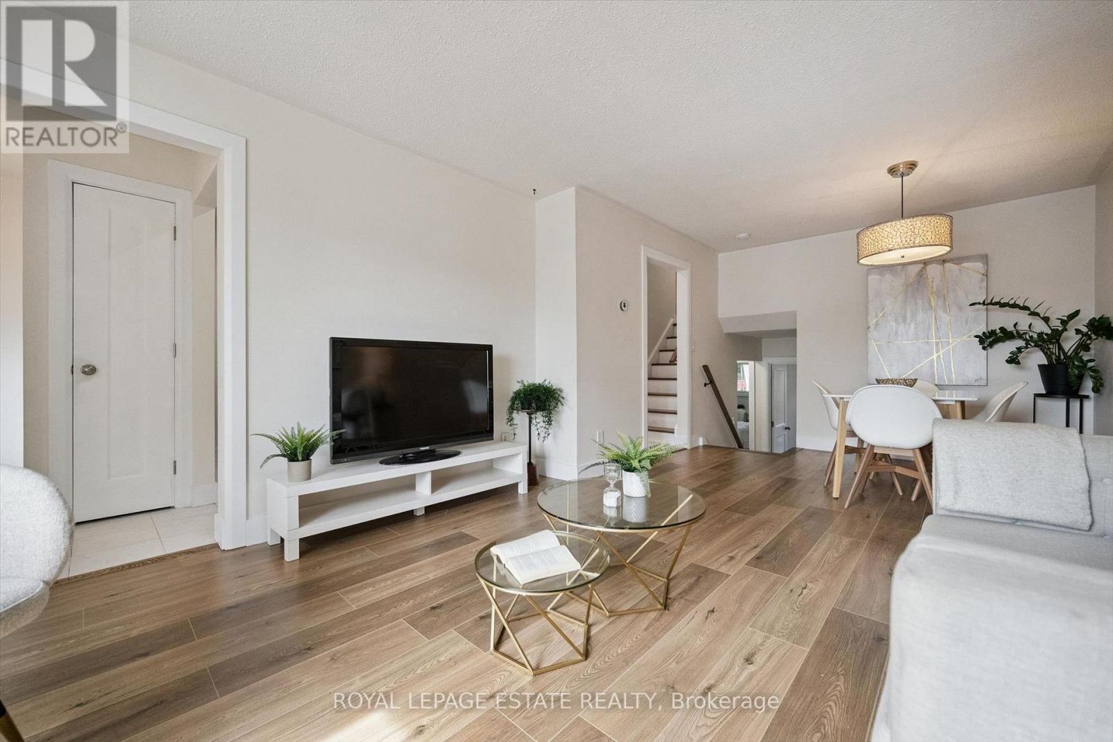 3325 Strabane Drive, Mississauga, Ontario  L5C 1W9 - Photo 5 - W13824612