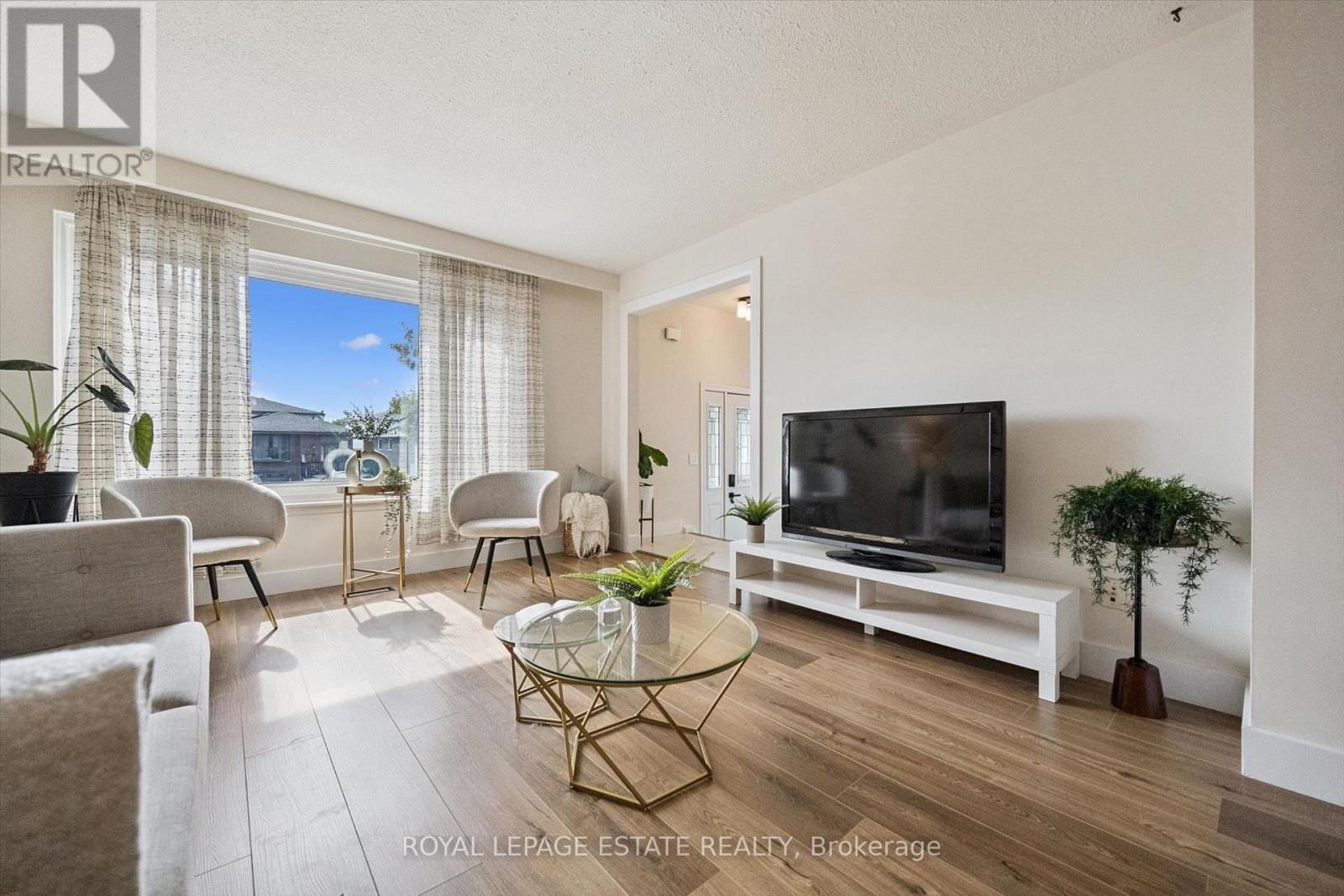 3325 Strabane Drive, Mississauga, Ontario  L5C 1W9 - Photo 6 - W13824612