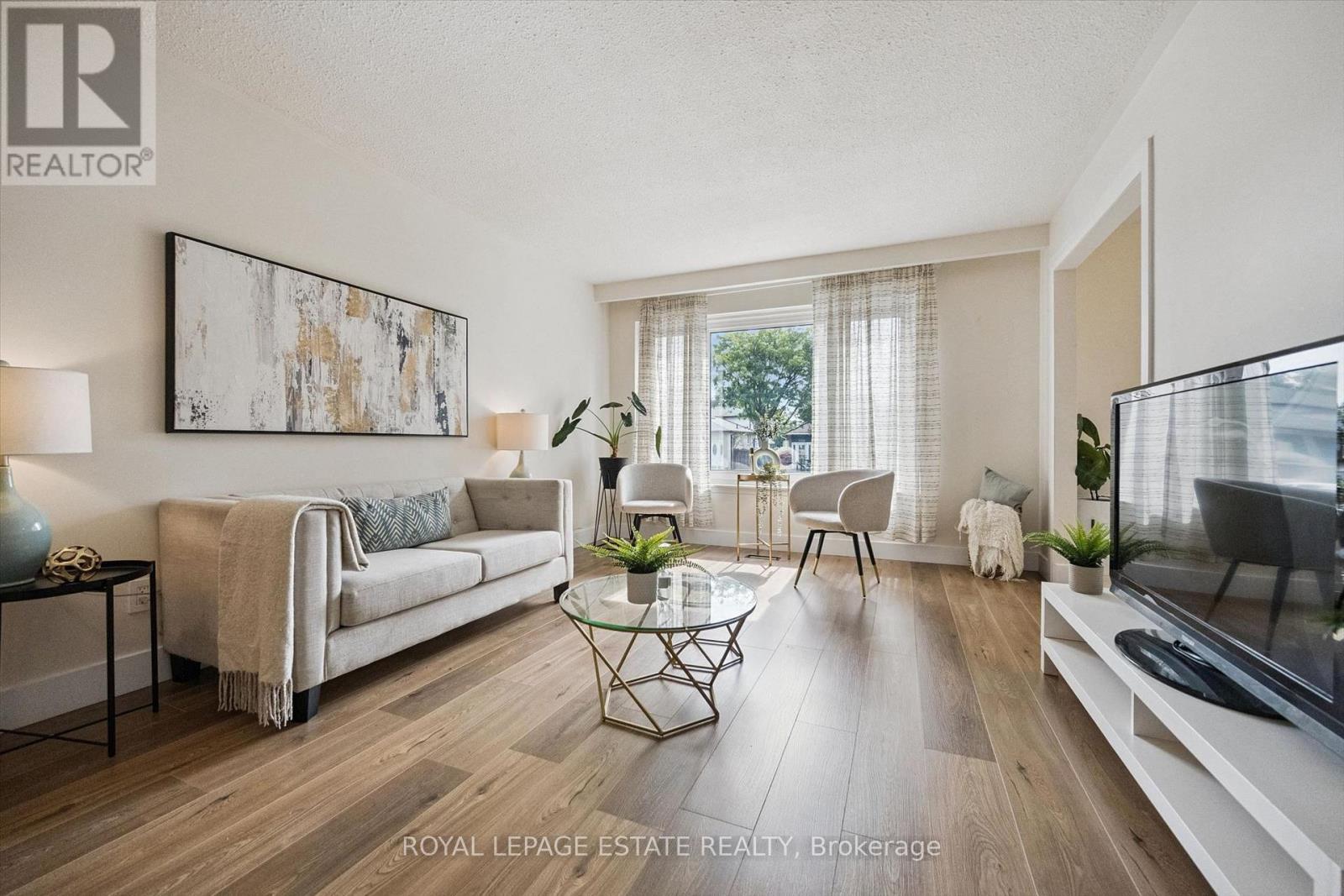 3325 Strabane Drive, Mississauga, Ontario  L5C 1W9 - Photo 7 - W13824612