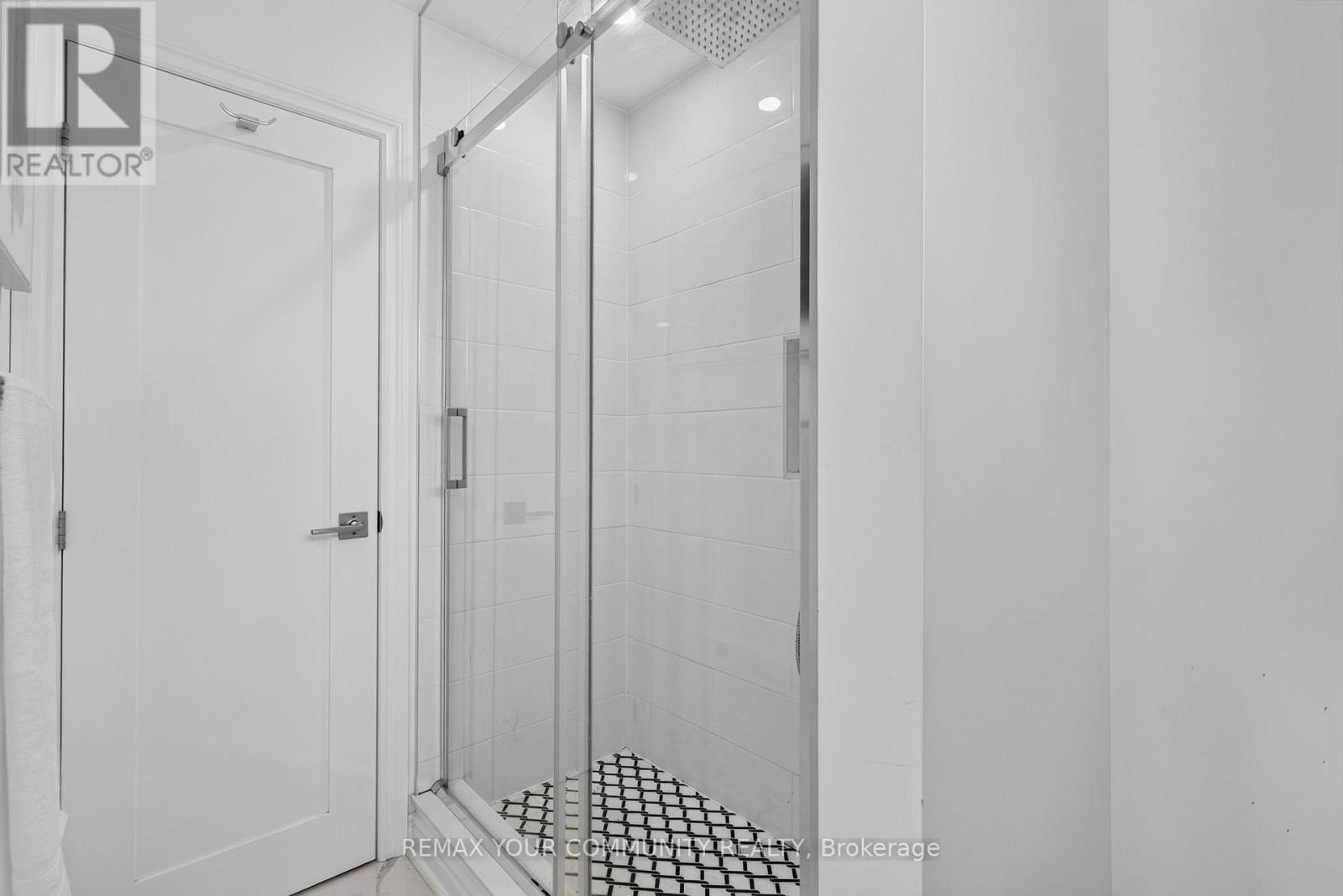 92 Beaver Bend Crescent, Toronto, Ontario  M9B 5R6 - Photo 2 - W13824668