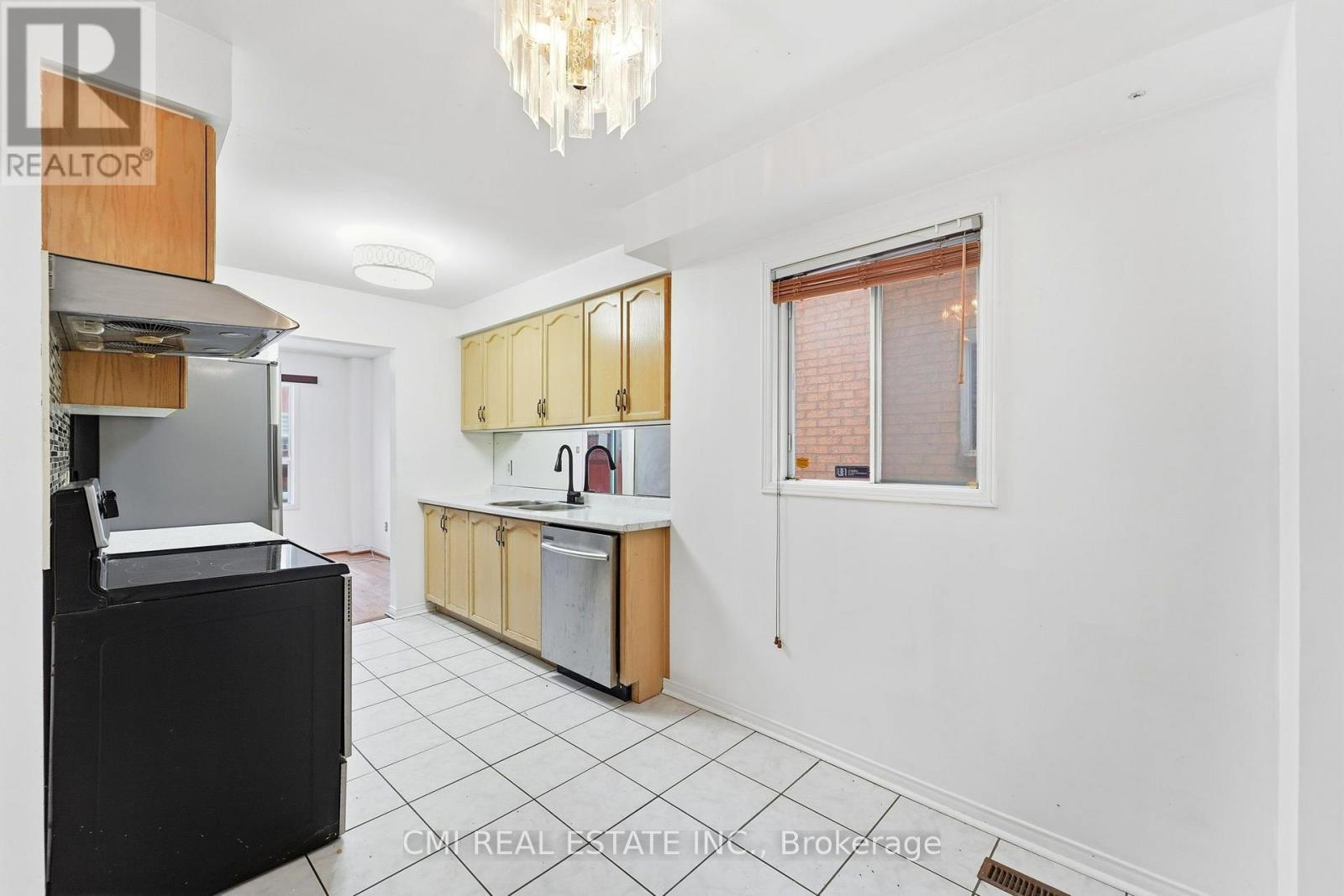 128 Toba Crescent, Brampton, Ontario  L6Z 4R9 - Photo 8 - W13717850