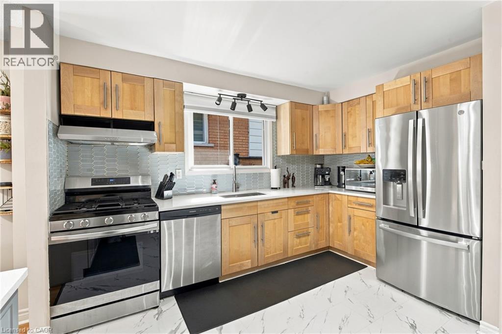 12 Glamis Court, Hamilton, Ontario  L9C 6B3 - Photo 6 - 40866221