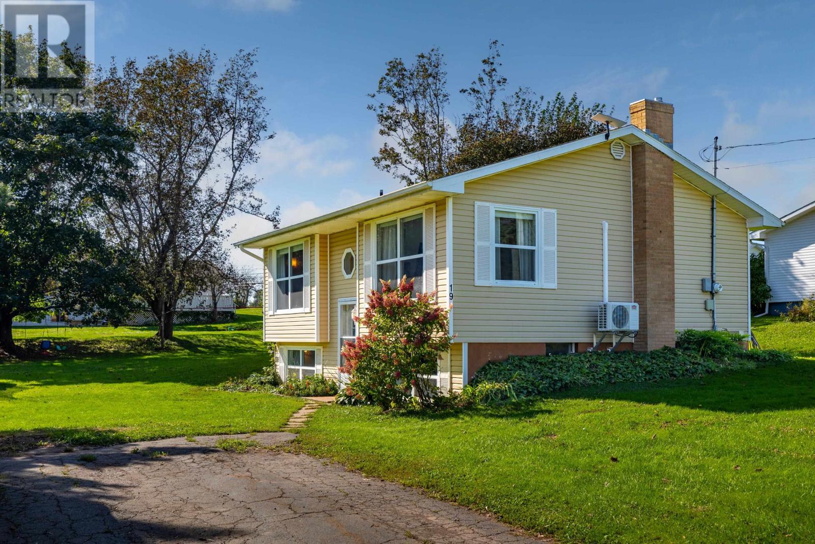 19 Pamwayne Drive, Cornwall, Prince Edward Island  C0A 1H8 - Photo 4 - 202624269