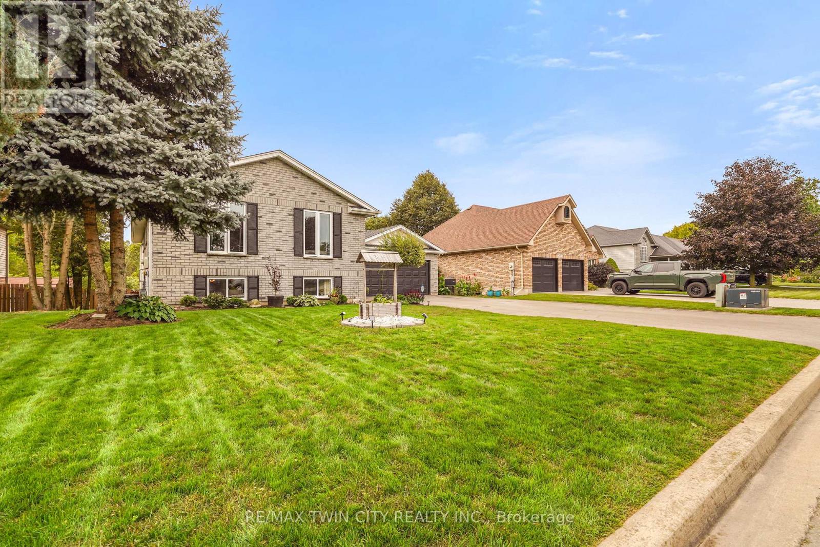 26 Macpherson Drive, Brant, Ontario  N3L 4C6 - Photo 3 - X13824422