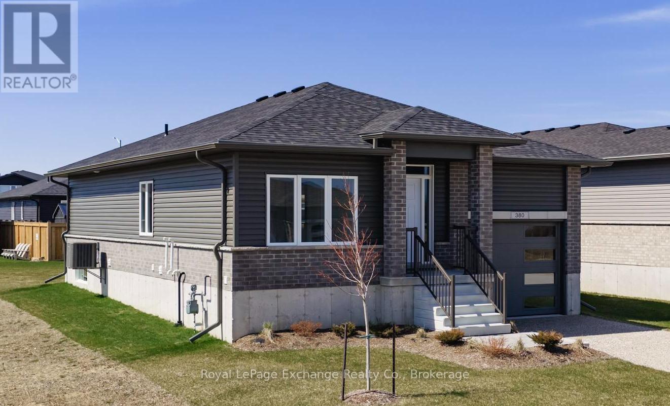 380 Hawthorne Street, Saugeen Shores, Ontario  N0H 2C3 - Photo 2 - X13044220