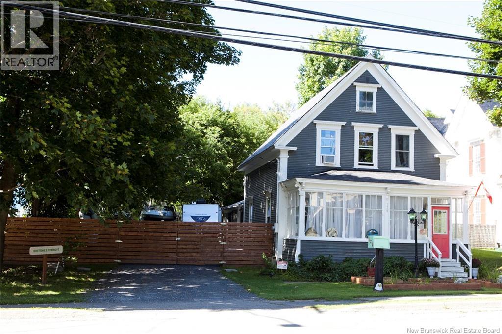 126 Broadway Street photo 2
