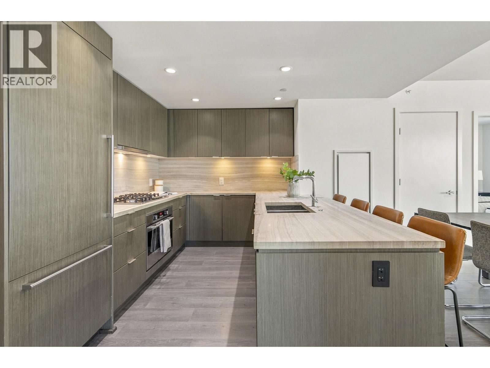 907 112 E 13th Street, North Vancouver, British Columbia  V7L 0E4 - Photo 3 - R3169192