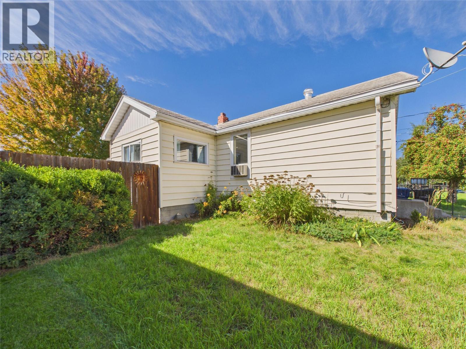 325 13th Avenue S, Cranbrook, British Columbia V1C 2W1 - Photo 4 - 10401716
