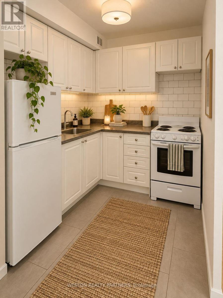704 - 171 Erskine Avenue, Toronto, Ontario  M4P 2L6 - Photo 3 - C13778124