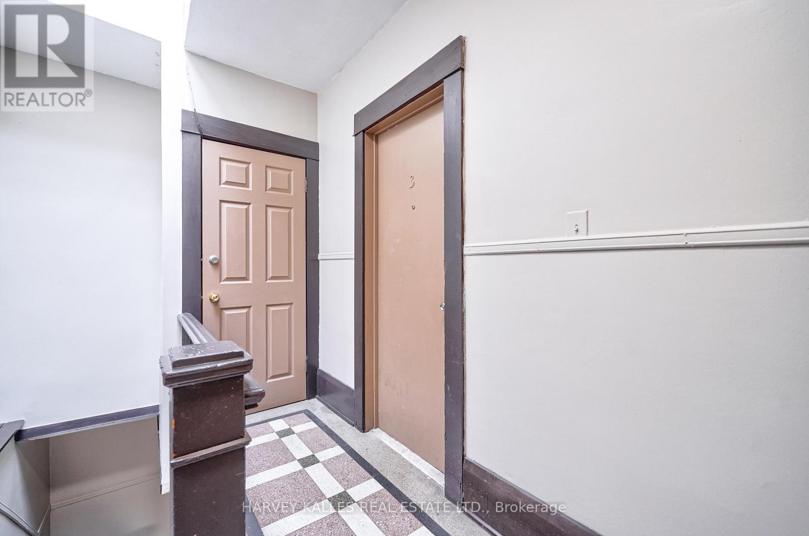 3 - 1074 St Clair Avenue W, Toronto, Ontario  M6E 3H3 - Photo 10 - C13824714