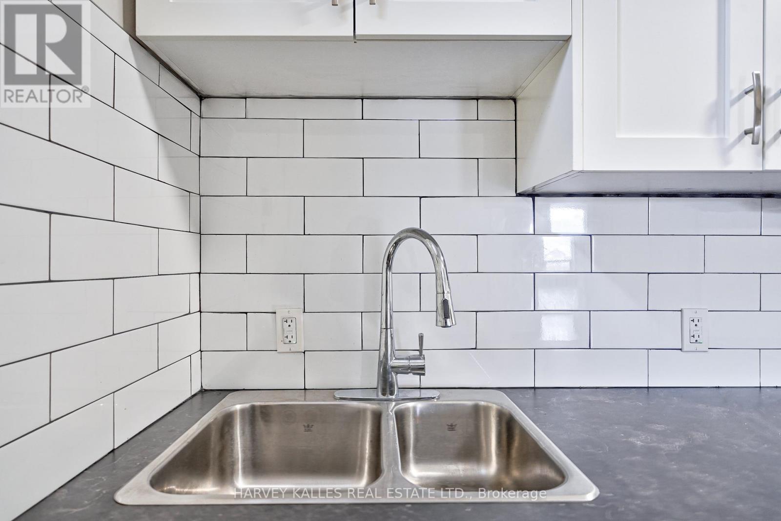 3 - 1074 St Clair Avenue W, Toronto, Ontario  M6E 3H3 - Photo 19 - C13824714