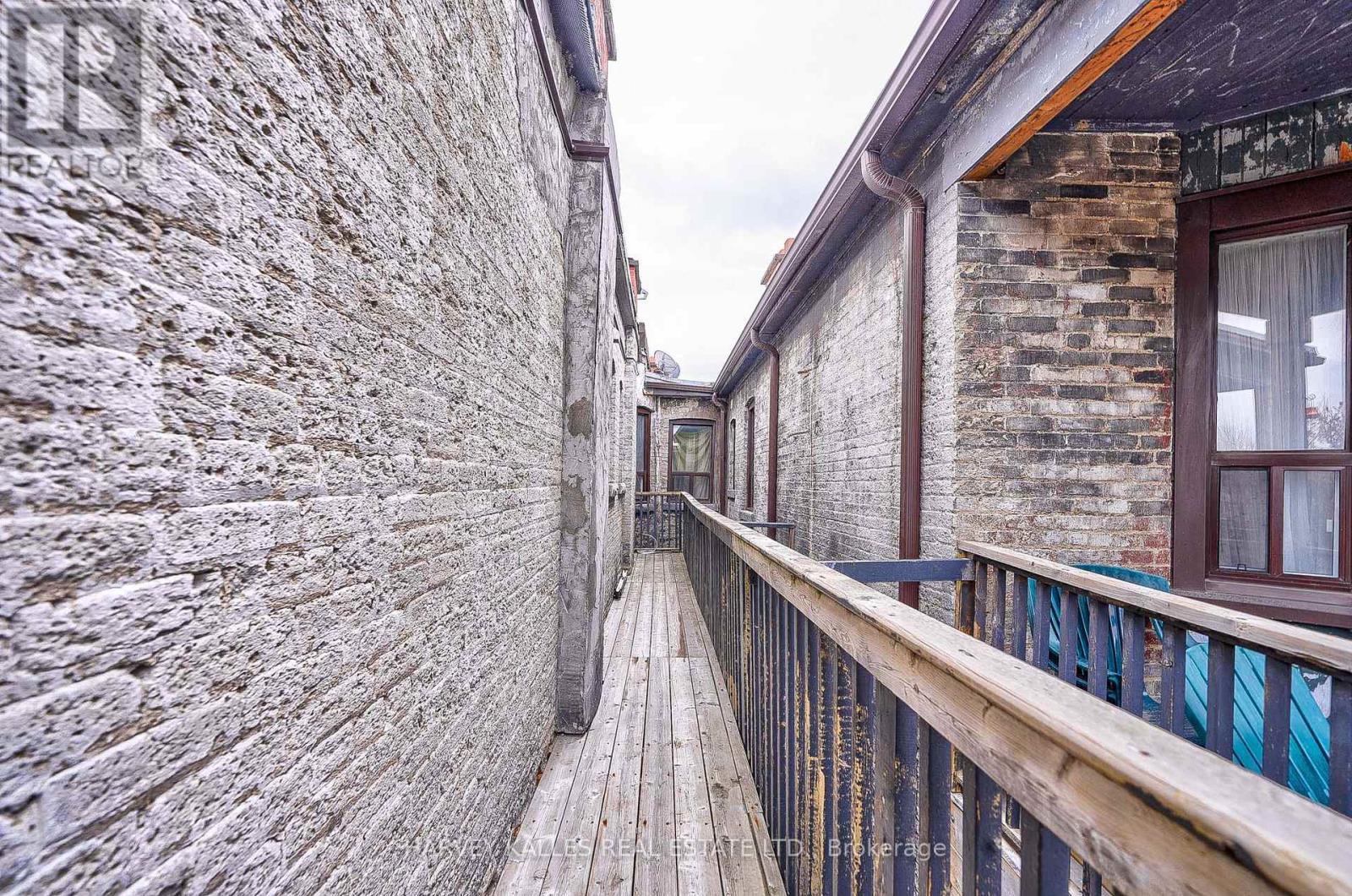 3 - 1074 St Clair Avenue W, Toronto, Ontario  M6E 3H3 - Photo 33 - C13824714