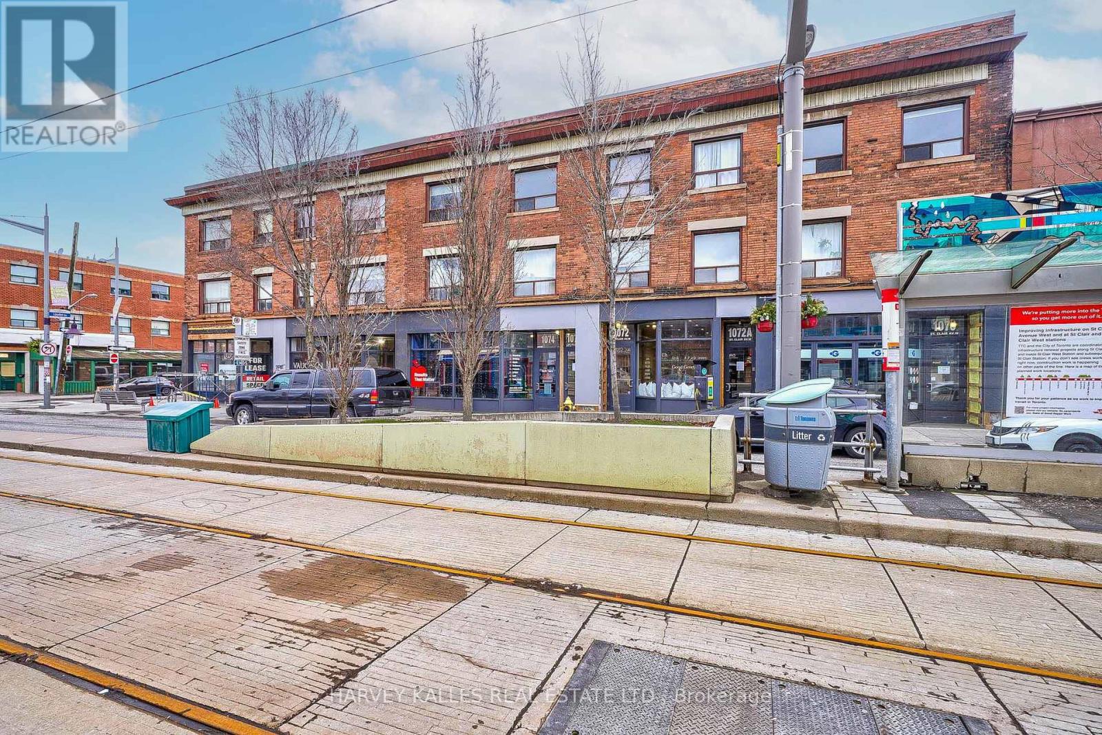 3 - 1074 St Clair Avenue W, Toronto, Ontario  M6E 3H3 - Photo 4 - C13824714