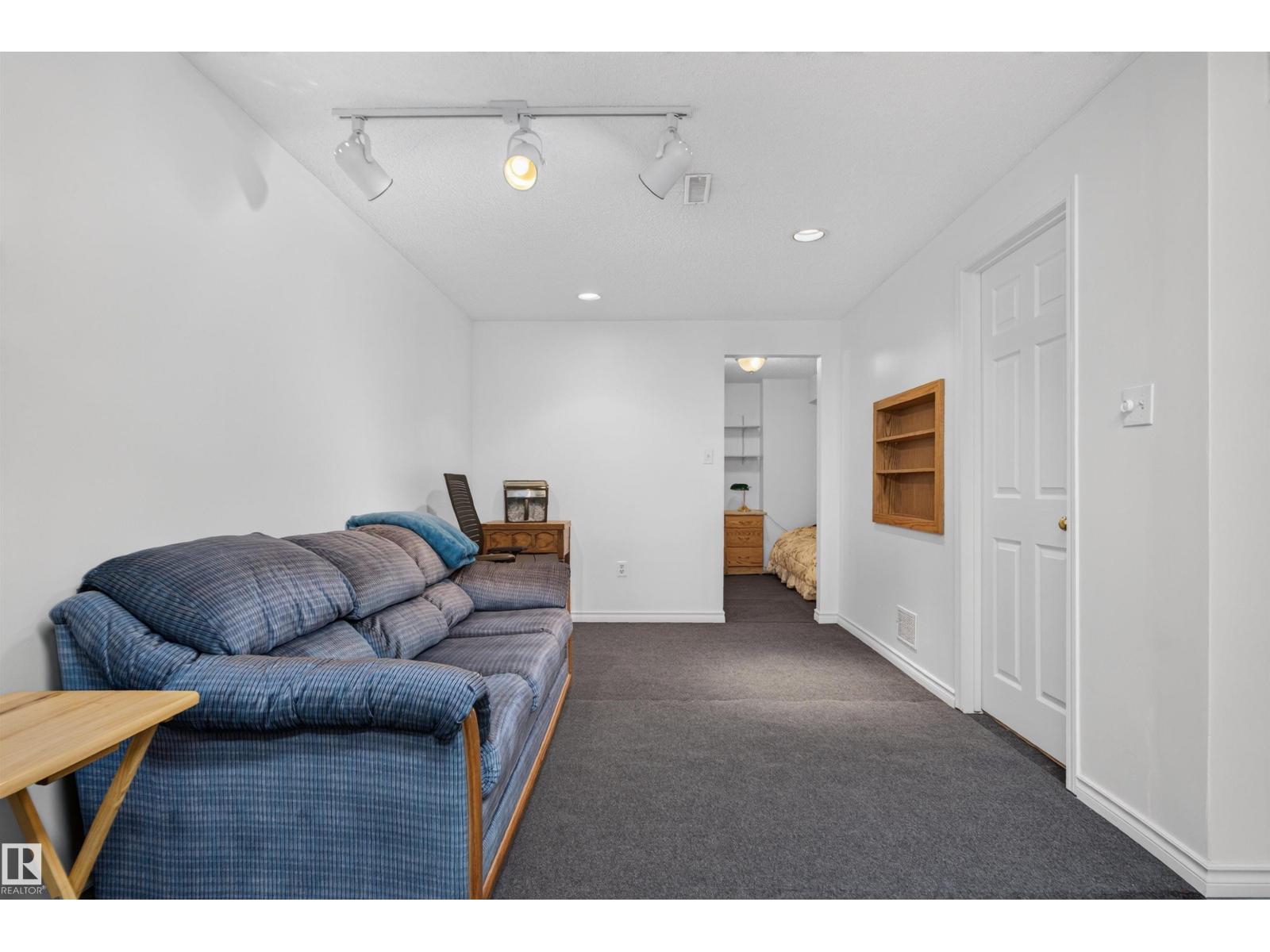 1519 104 ST NW