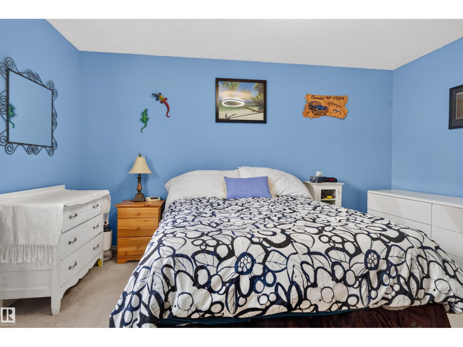 1519 104 ST NW
