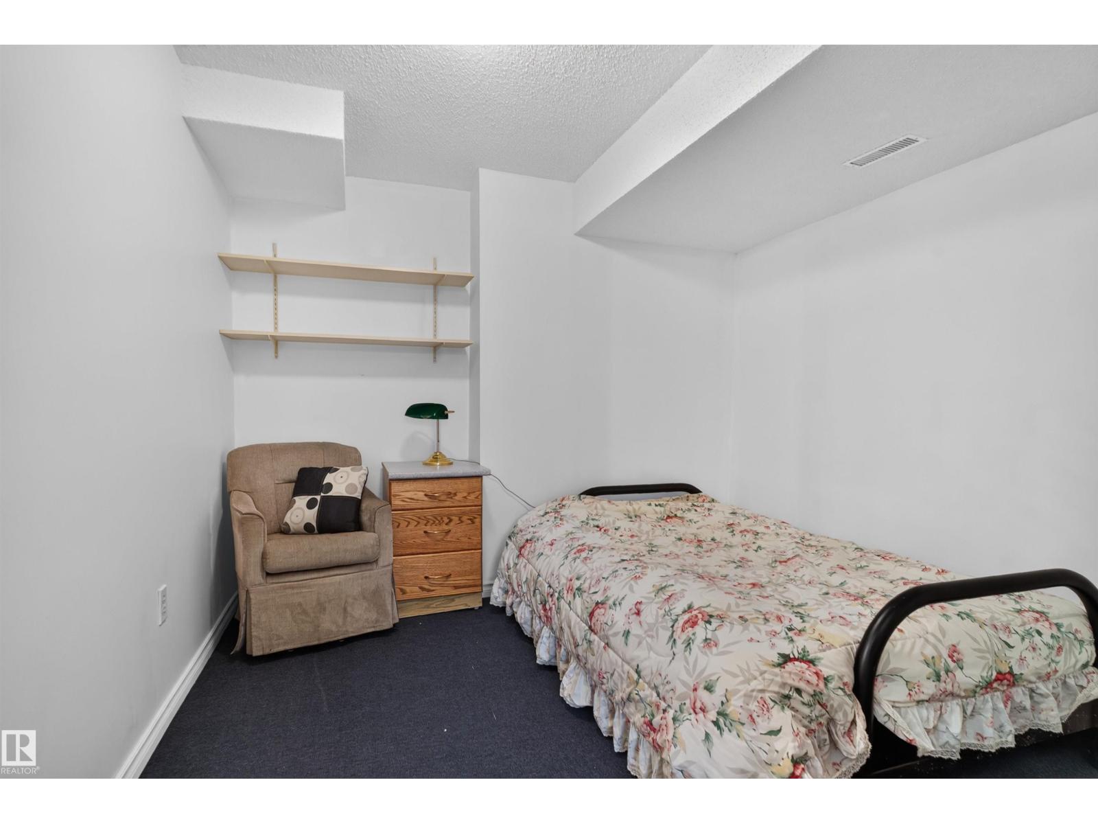1519 104 ST NW