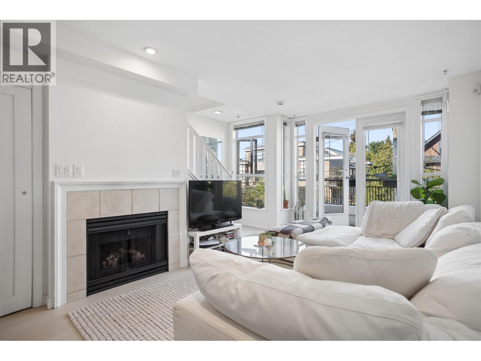 203 2190 W 5TH AVENUE, Vancouver, British Columbia