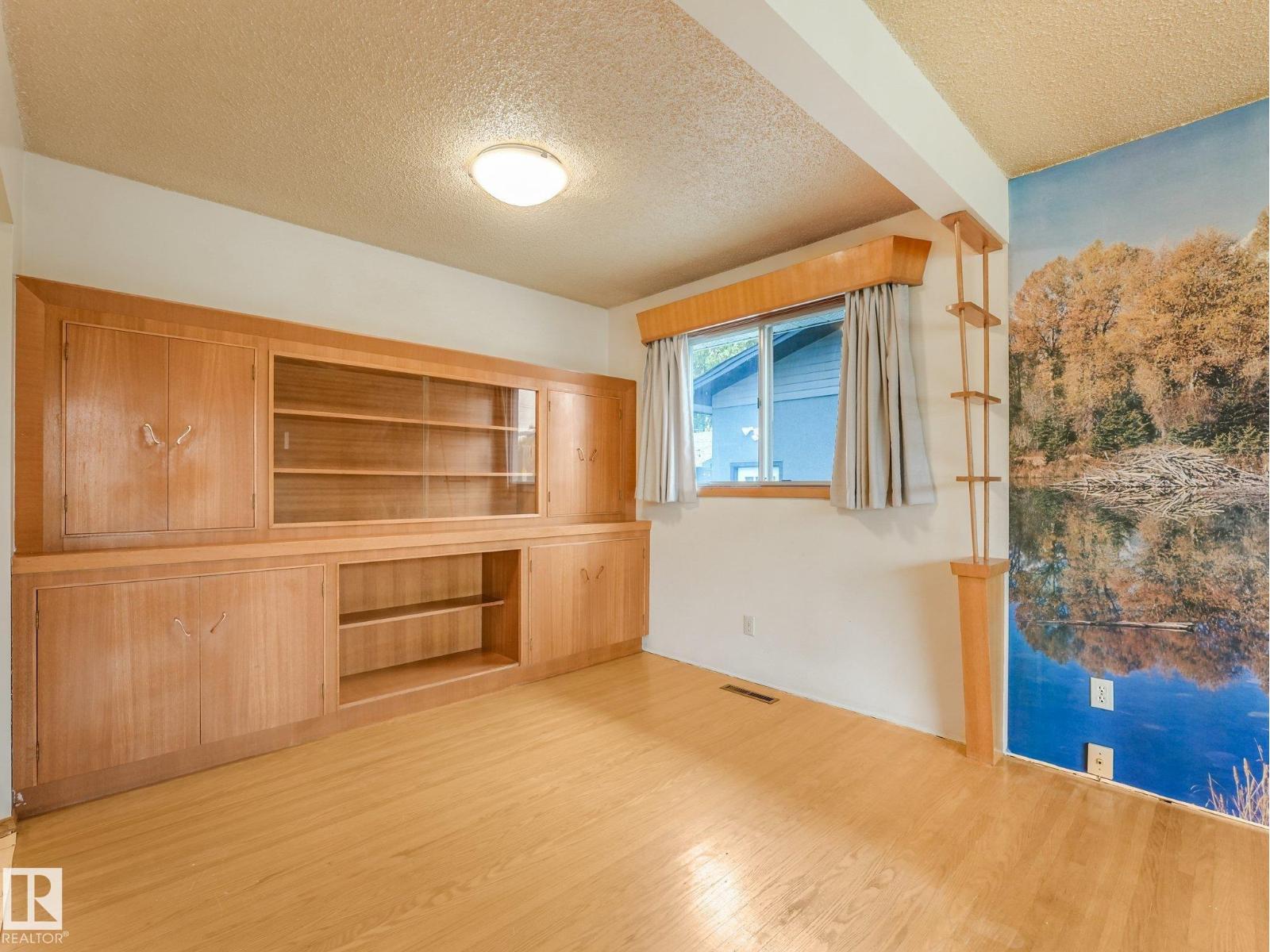 5904 94 AV NW