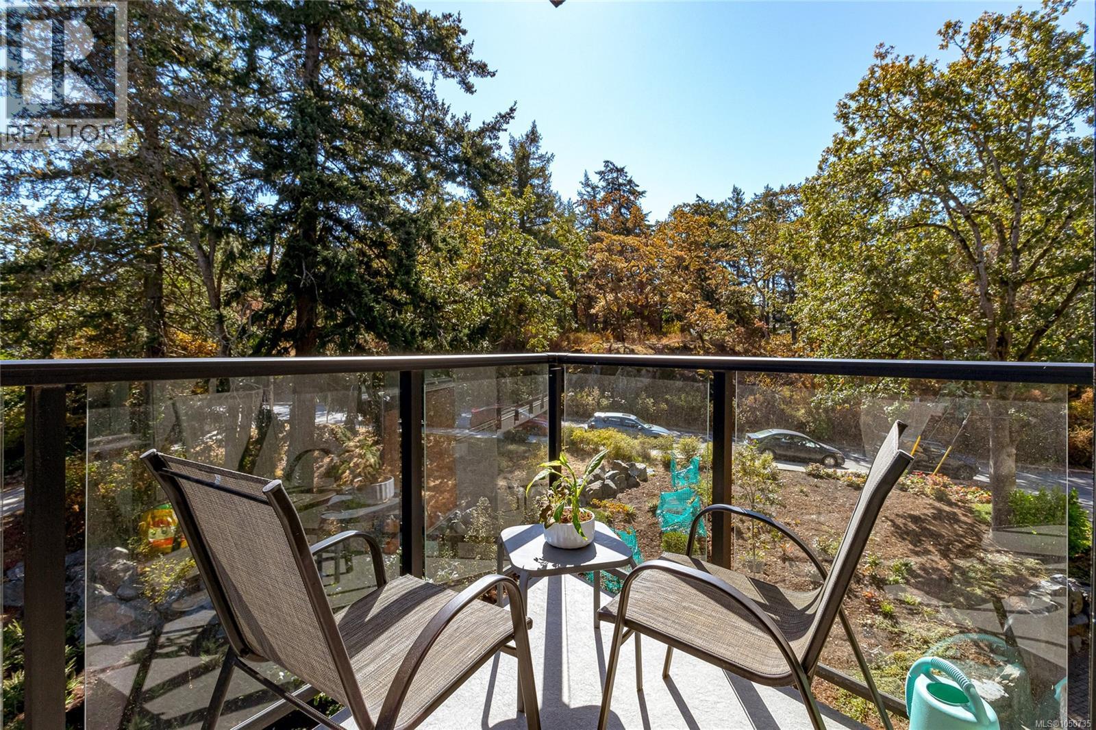 312 991 McKenzie Ave, Saanich, British Columbia