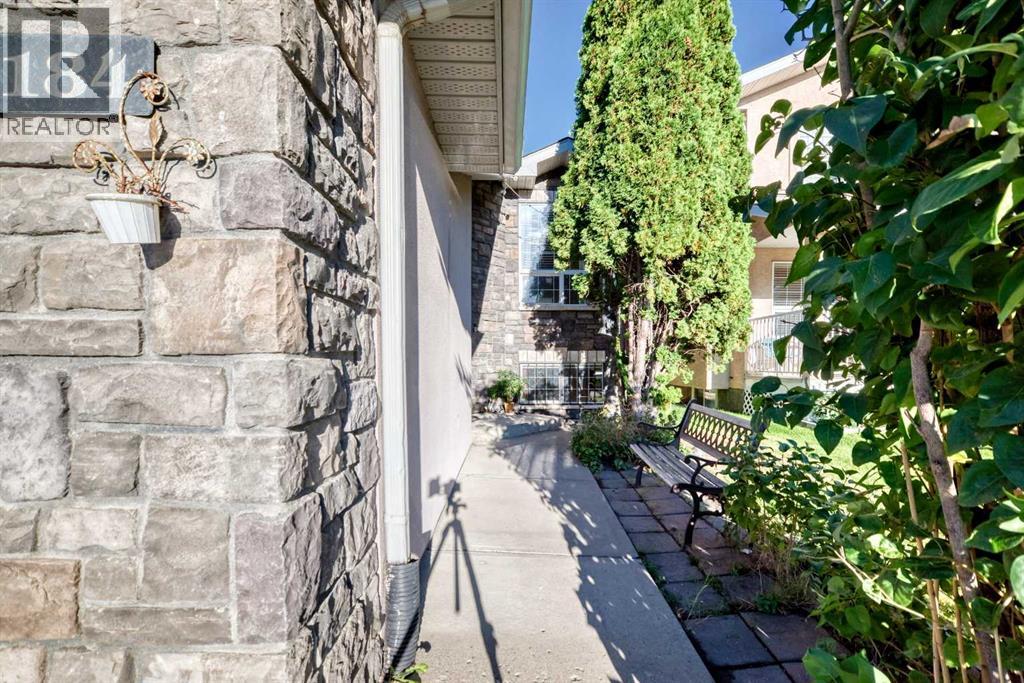 184 Douglas Ridge Green SE, Calgary, Alberta  T2Z 2T4 - Photo 3 - A2345701