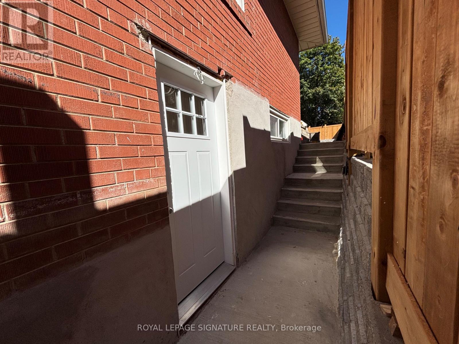 Lower - 145 Sloane Avenue, Toronto, Ontario M4A 2B8 - Photo 2 - C13804440