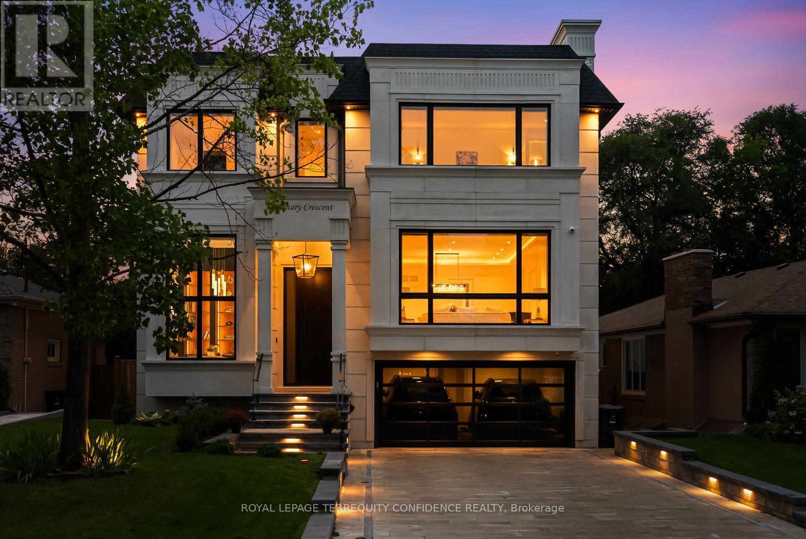 8 CANARY CRESCENT, Toronto, Ontario
